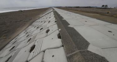 (ФОТО) Јапонија гради „Голем морски ѕид“ за спас од цунами