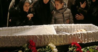 (ВИЕО-ФОТО) Русија се простува со Борис Немцов