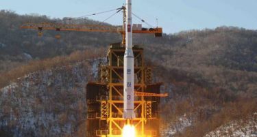 Пјонгјанг истрела проектили, им се заканува на САД!