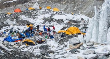 (ФOTO) Нова лавина во Непал, 250 се исчезнати