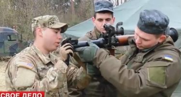 (ВИДЕО) Американските војници ги учат силите на Украина да користат советски гранати