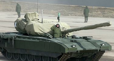 (ВИДЕО-ФОТО) Русите го прикажаа тенкот Армата, светот ќе го види на парадата во Москва