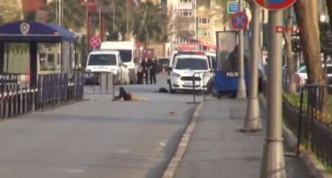 (ВОЗНЕМИРУВАЧКИ:ВИДЕО-ФОТО) Во напад во Истанбул убиена жена бомбаш