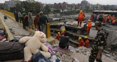 Бројот на жртвите од земјотресот во Непал надминa 6000