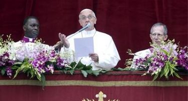 Папата повикa на мир во Африка и Сирија во говорот за Велигден