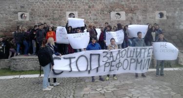 Прилепски средношколци на протест!