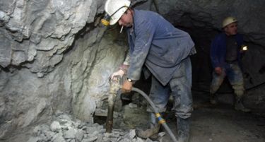 Прекинат штрајкот во Тораница, рударите се вратија на работа