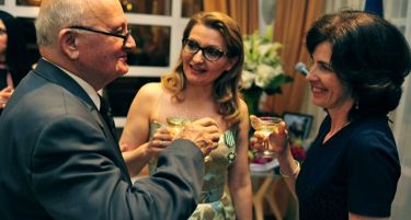 Престижниот орден на уметности и книжевност на Франција во рацете на Александра Дилевска