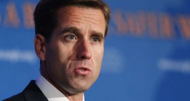 (ВИДЕО) Трагедија за вториот човек на САД: Синот на Џо Бајден почина од тумор на мозокот