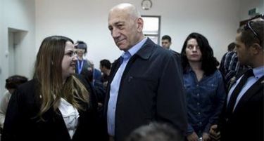 Поранешниот израелски премиер осуден на 8 месеци затвор поради корупција