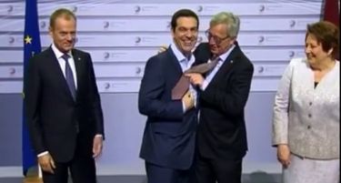 (ВИДЕО) Како Јункер ги пречека премиерите од другите земји