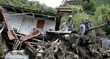 Најмалку 61 мртов и 37 повредени од свлечиштето во Колумбија