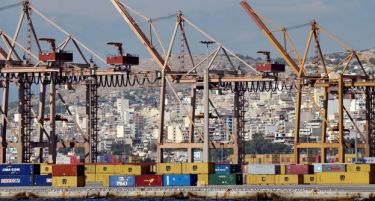 Грција продолжува со приватизацијата на пристаништето во Пиреја