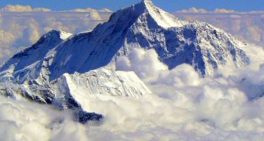 Еверест понизок по земјотресот во Непал