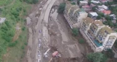 (ВИДЕО) Дрон го снимил ужасот во Тбилиси по потопот