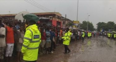 (ВИДЕО-ФОТО) Гана: Пекол под небото, пожар во нафтена станица уби 90 лица