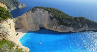 СОВЕТУВАМЕ: Земете повеќе пари ако одите на грчките плажи!