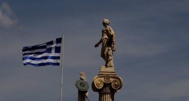 Грција ги уверува туристите дека банкарската блокада нема да ги засегне