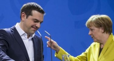 Ципрас кон Меркел на преговорите: И сакото да не сакате да ми земете? Еве ви го!