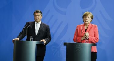 Меркел: Вратата за Грција не е конечно затворена!
