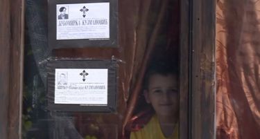 (ВИДЕО) Тажна српска приказна: Родителите им починале на ист ден, сега трите деца немаат кров над глава!