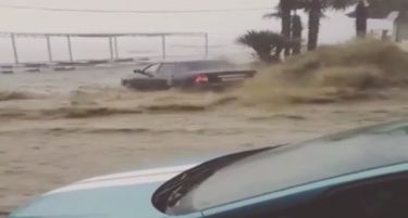 (ВИДЕО-ФОТО) Погледнете што предизвикаа поројните дождови во Сочи