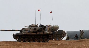 (ФОТО) Турција ја отвори границата со Сирија