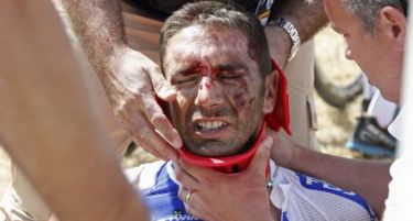 (ФОТО-ВИДЕО) Брутален пад на „Tur de Frans“! Главите на возачите завршија под точаците