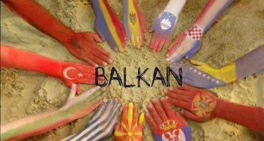 Тие се смешкаат кога Балканот е на раб на војна