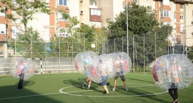 (ФОТО) Новинарите го отворија Цевитана „Bubble Football“ турнирот