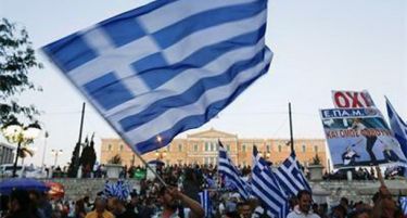 Илјадници Грци протестираа против одобрување на предлозите на кредиторите