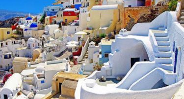 70% пад на туризмот во Грција
