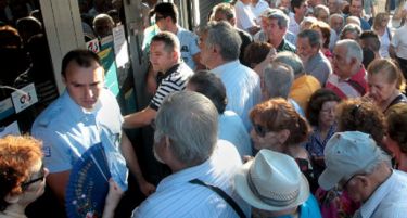 Грција подготвува контроверзeн план за 12 милијарди евра и големи отпуштања