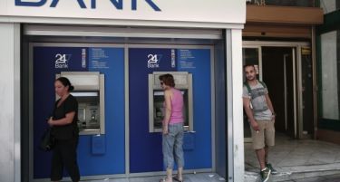 Грчките банки имаат потреба од уште 25 милијарди евра, остануваат под режим уште 2 месеци