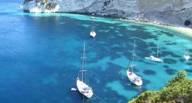 Германски Билд предлага продажба на грчки острови, стадиони и плажи