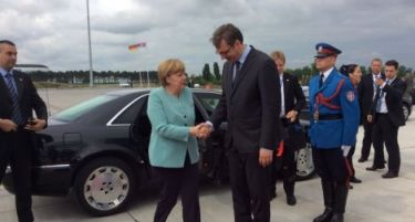 Меркел: ЕУ ќе му помогне на Балканот и Унгарија за имигрантите