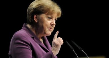 Меркел пресече: Нема како да го намалиме долгот на Грција