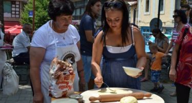 (ФОТО) Организиран Саем на традиционални производи „Домашно е, од Крушево е…“