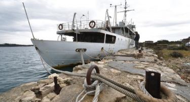 (ФОТО) Бродот на Тито ќе потоне за да стане атракција