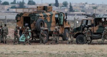 Турски тенкови бомбардирале сириско село