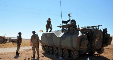 Турција распоредува дополнителни војници на границата со Сирија