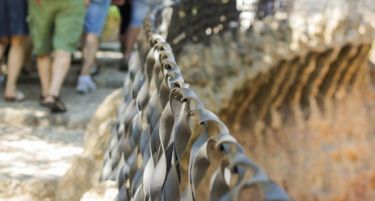 Преку глава им е: „Туристи, ве молиме, не доаѓајте“!