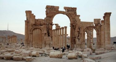 Џихадистите го обезглавиле чуварот на Палмира