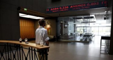 Продолжува падот на Атинската берза