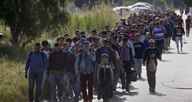 ГРЦИЈА ПРЕПЛАВЕНА: Продолжува бранот бегалци и мигранти на островите