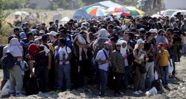 Уморни и исцрпени, бегалците ја преспаа ноќта во Србија