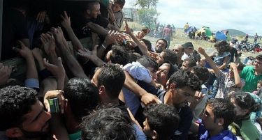 Бегалскиот поток во Западен Балкан не запира, се повеќе луѓе доаѓаат во кампот во Прешево