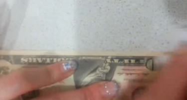 ВИДЕО: Мајстори на фалсификатот – од 10 долари прават 50 долари