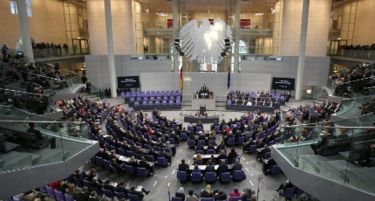 Германија решава за судбината на Грција, клучното гласање е во среда