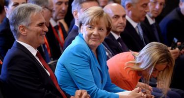 Македонија и Србија остро ја прашуваат ЕУ: Кога и како ќе престанете со бегалците?